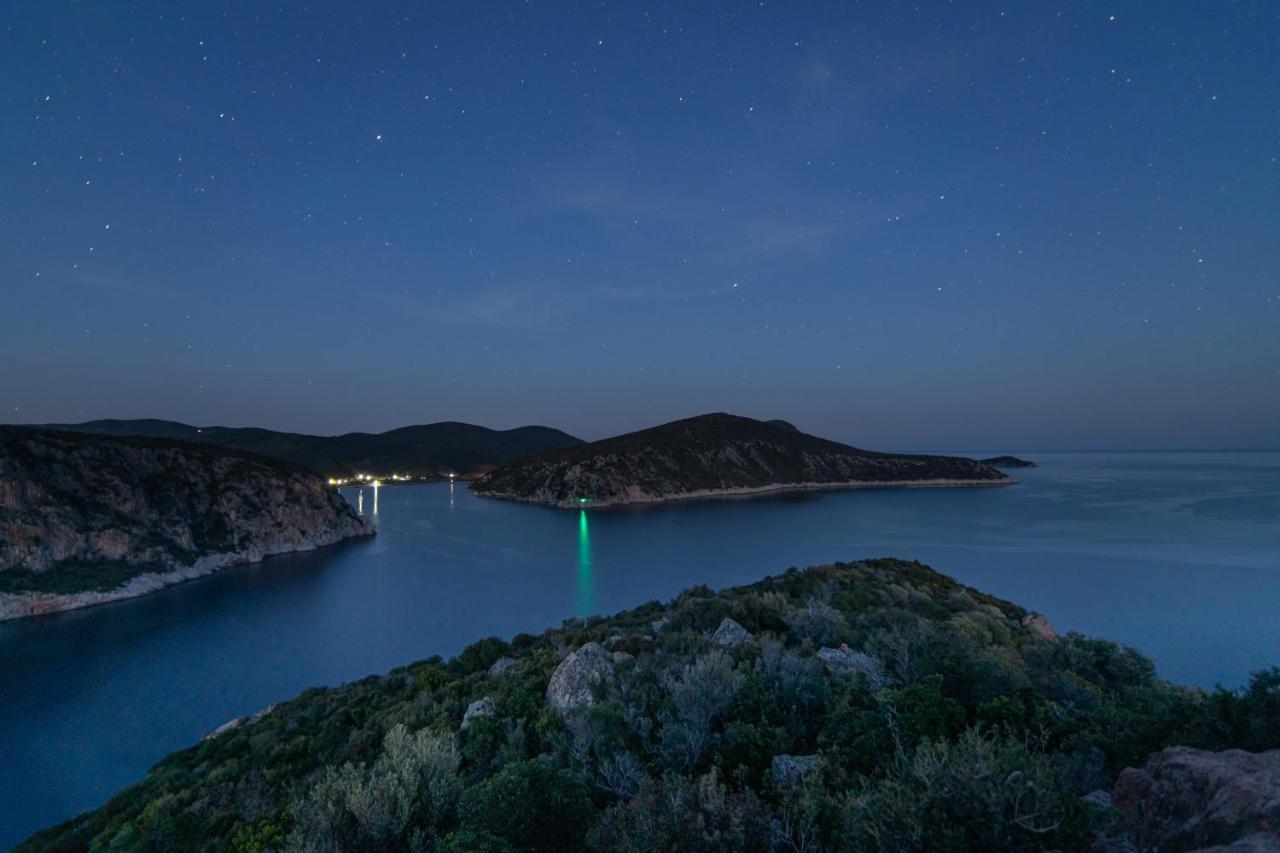 Niriides Hotel Porto Koufo Buitenkant foto