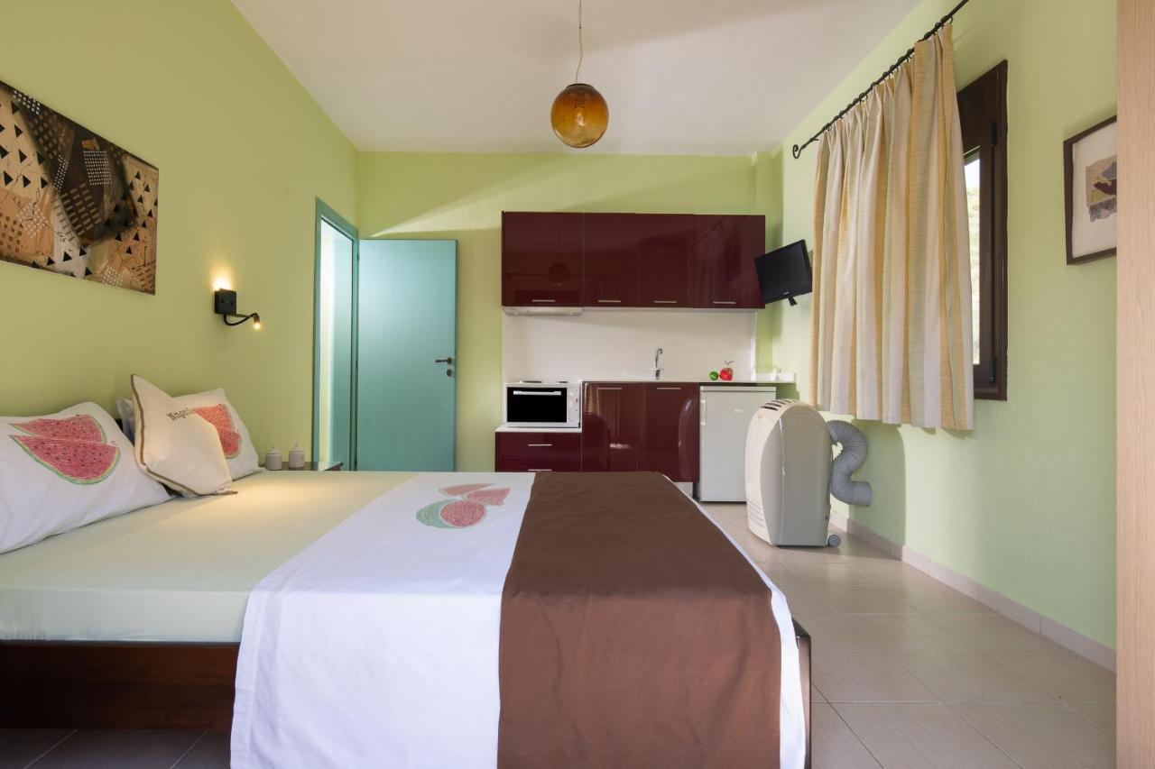 Niriides Hotel Porto Koufo Buitenkant foto