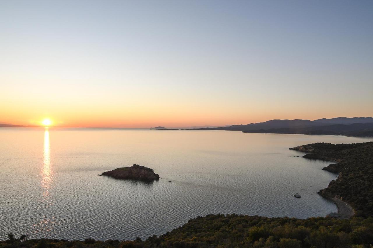 Niriides Hotel Porto Koufo Buitenkant foto