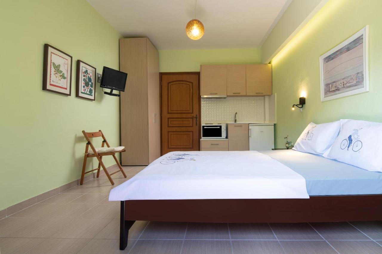 Niriides Hotel Porto Koufo Buitenkant foto