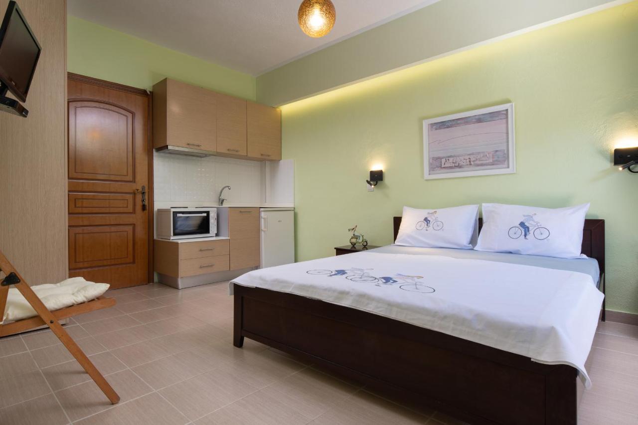 Niriides Hotel Porto Koufo Buitenkant foto