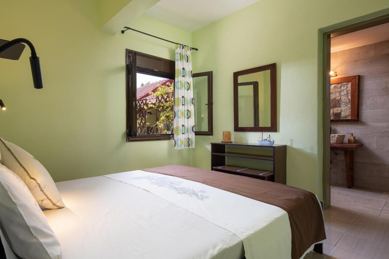 Niriides Hotel Porto Koufo Buitenkant foto
