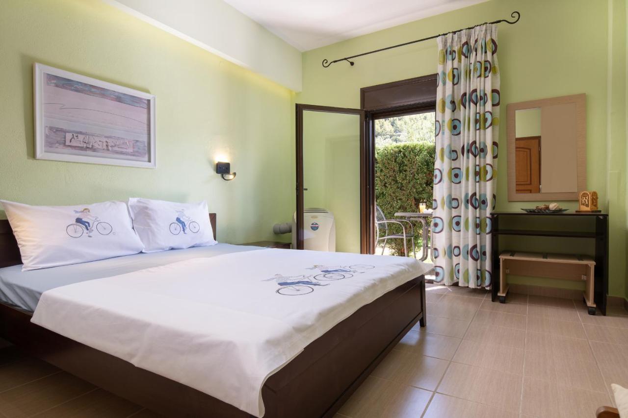 Niriides Hotel Porto Koufo Buitenkant foto